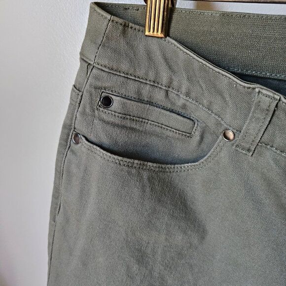 EUC CHRISTOPHER & BANKS SIGNATURE SLIMMING PETITE CAMO GREEN STRETCHY PANTS 12P - Picture 7 of 12